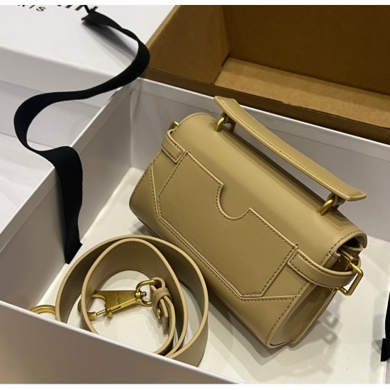 Balmain bag size:19*12*7.5cm Balmain bag size:19*12*7.5cm