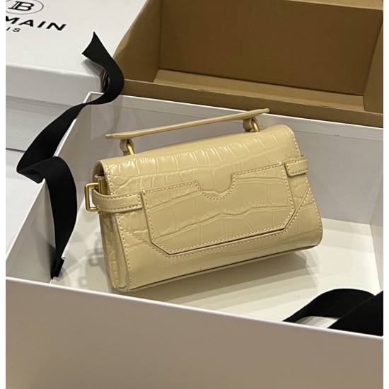 Balmain bag size:19*12*7.5 Balmain bag size:19*12*7.5