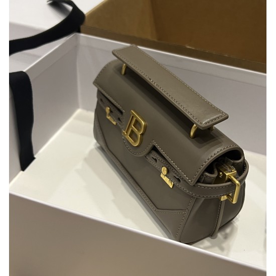 Balmain bag size:19*12*7.5cm Balmain bag size:19*12*7.5cm