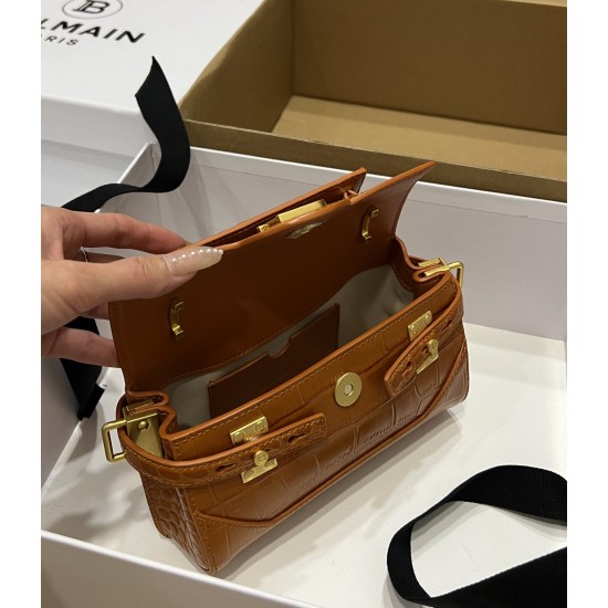 Balmain bag size:19*12*7.5 Balmain bag size:19*12*7.5