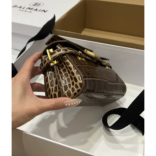Balmain bag size:19*12*7.5 Balmain bag size:19*12*7.5