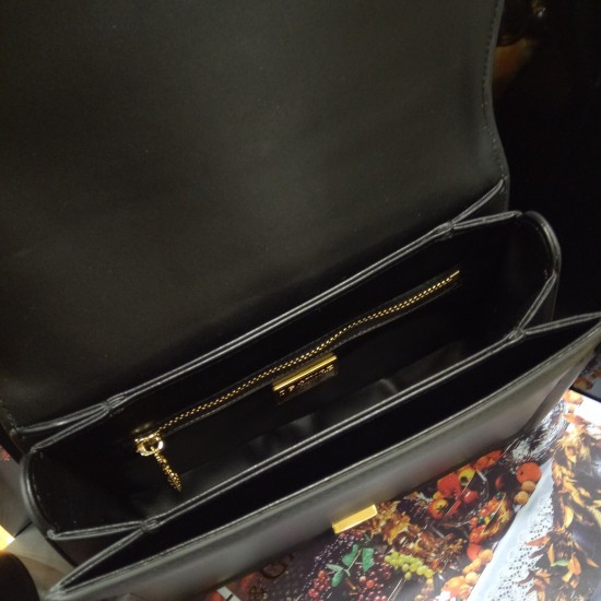 TOP Dolce Gabbana bag size:27*18*8cm TOP Dolce Gabbana bag size:27*18*8cm