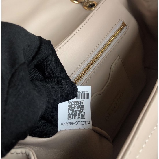 Dolce Gabbana bag SIZE:26*18*8.5cm Dolce Gabbana bag SIZE:26*18*8.5cm