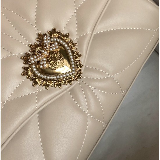 Dolce Gabbana bag SIZE:26*18*8.5cm Dolce Gabbana bag SIZE:26*18*8.5cm