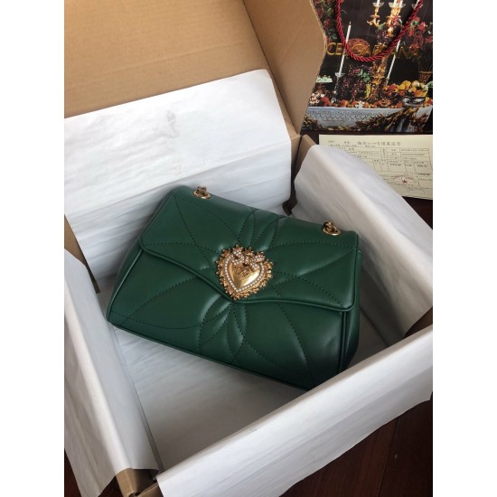 Dolce Gabbana bag SIZE:26*18*8.5cm Dolce Gabbana bag SIZE:26*18*8.5cm