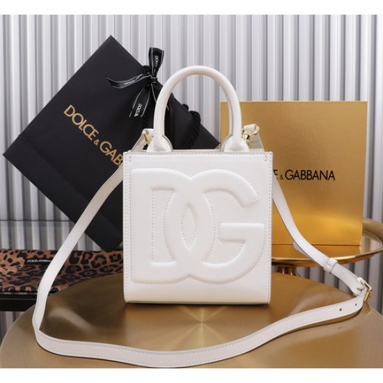 DG BAG Size:16.5×17.5×8cm DG BAG Size:16.5×17.5×8cm
