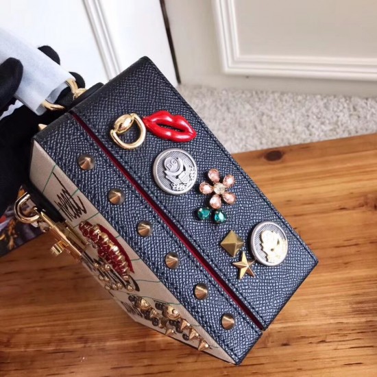 Dolce Gabbana bag SIZE:19.5*7*15cm Dolce Gabbana bag SIZE:19.5*7*15cm
