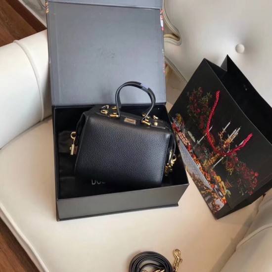 Dolce Gabbana bag SIZE:19.5*12*15cm Dolce Gabbana bag SIZE:19.5*12*15cm