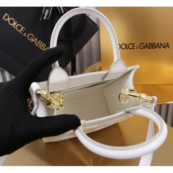 DG BAG Size:16.5×17.5×8cm DG BAG Size:16.5×17.5×8cm