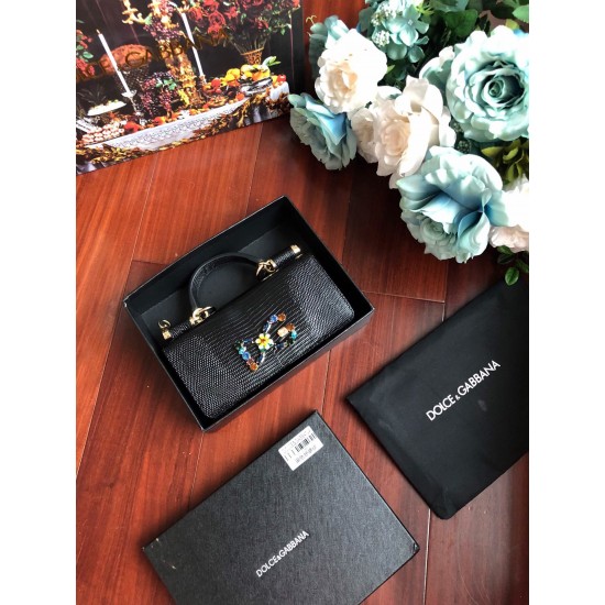 Dolce Gabbana bag SIZE:19*11*3.5cm Dolce Gabbana bag SIZE:19*11*3.5cm