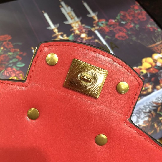TOP Dolce Gabbana bag size:27*18*8cm TOP Dolce Gabbana bag size:27*18*8cm
