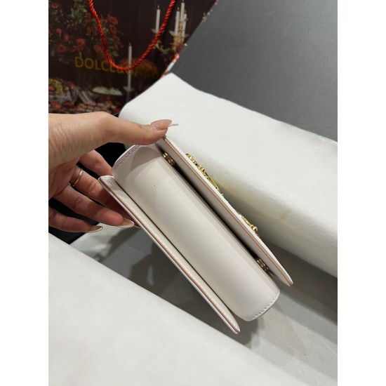 Dolce & Gabban bag size:18*10*5cm Dolce & Gabban bag size:18*10*5cm