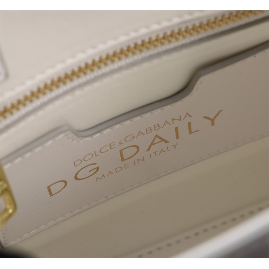 DG BAG Size:16.5×17.5×8cm DG BAG Size:16.5×17.5×8cm