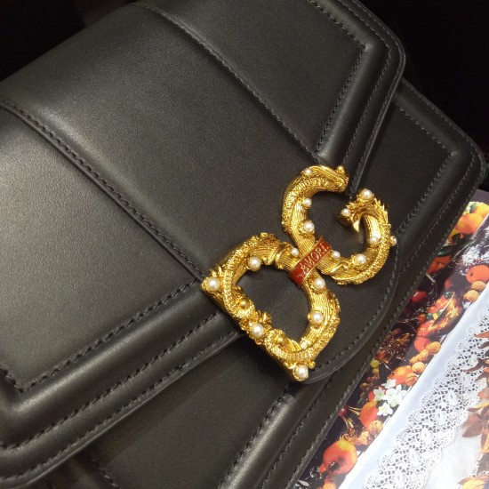 TOP Dolce Gabbana bag size:27*18*8cm TOP Dolce Gabbana bag size:27*18*8cm