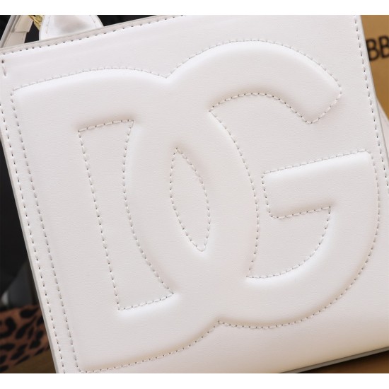 DG BAG Size:16.5×17.5×8cm DG BAG Size:16.5×17.5×8cm