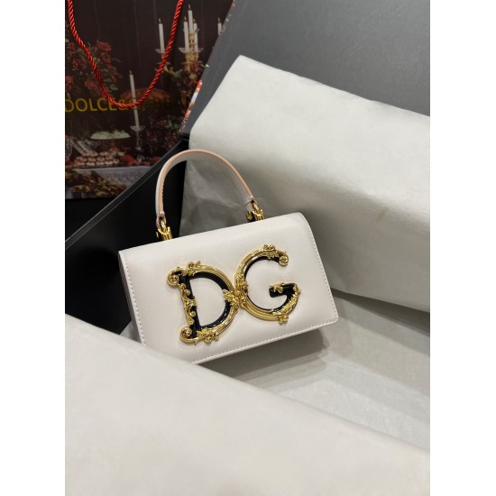 Dolce & Gabban bag size:18*10*5cm Dolce & Gabban bag size:18*10*5cm