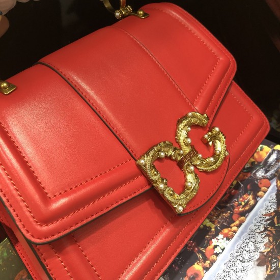 TOP Dolce Gabbana bag size:27*18*8cm TOP Dolce Gabbana bag size:27*18*8cm