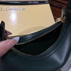 Dolce &amp;amp; Gabban bag size:22*18*6cm