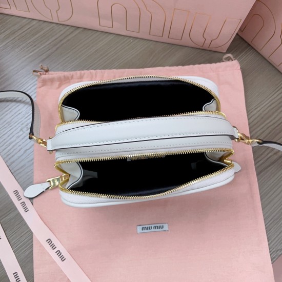 MiuMiu D886860 MiuMiu D886860