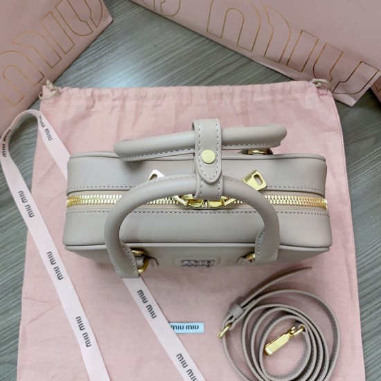 MiuMiu D886930 MiuMiu D886930