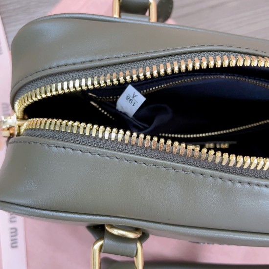 MiuMiu D886930 MiuMiu D886930