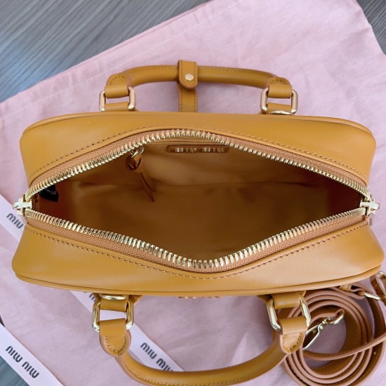 MiuMiu D886930 MiuMiu D886930