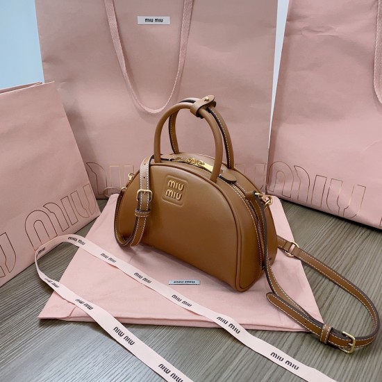 MiuMiu D886890 MiuMiu D886890