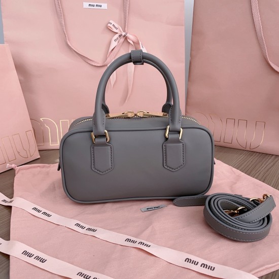 MiuMiu D886930 MiuMiu D886930