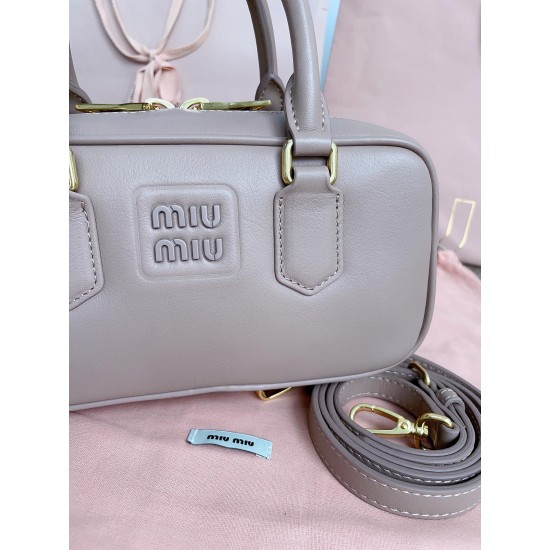 MiuMiu D886930 MiuMiu D886930
