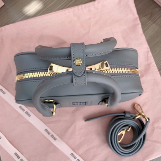 MiuMiu D886930 MiuMiu D886930