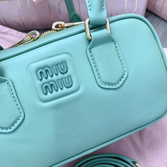 MiuMiu D886930 MiuMiu D886930