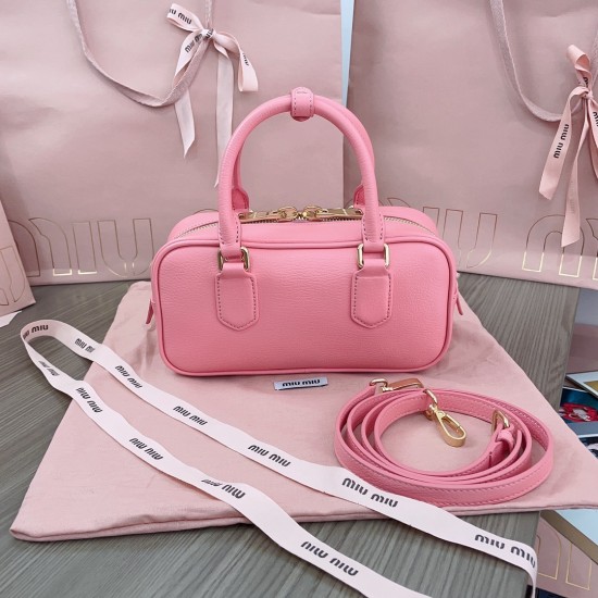 MiuMiu D886930 MiuMiu D886930