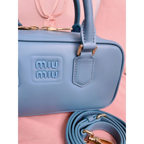 MiuMiu D886930 MiuMiu D886930