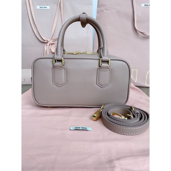 MiuMiu D886930 MiuMiu D886930