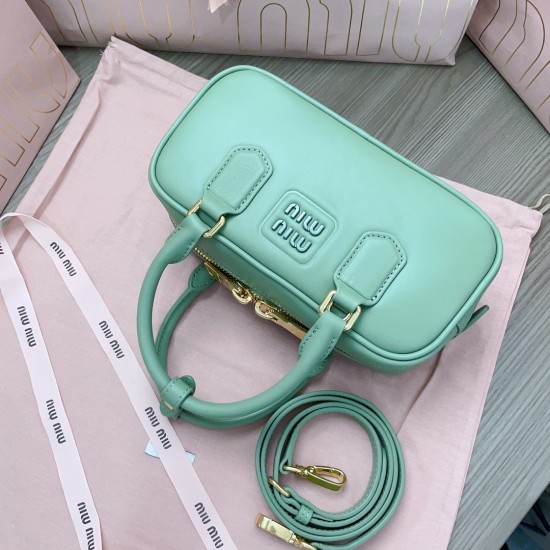 MiuMiu D886930 MiuMiu D886930