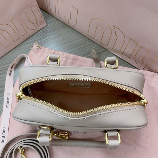 MiuMiu D886930 MiuMiu D886930