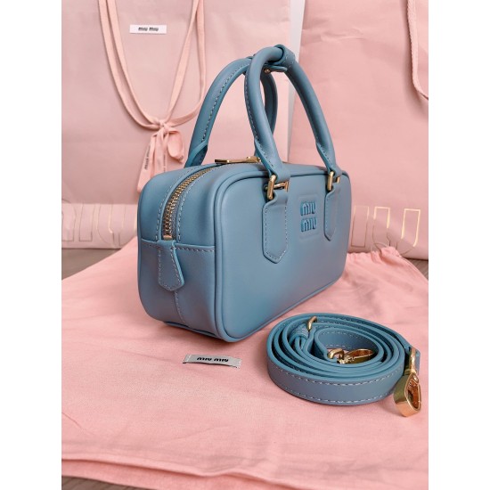 MiuMiu D886930 MiuMiu D886930