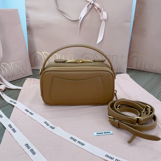 MiuMiu D886860 MiuMiu D886860
