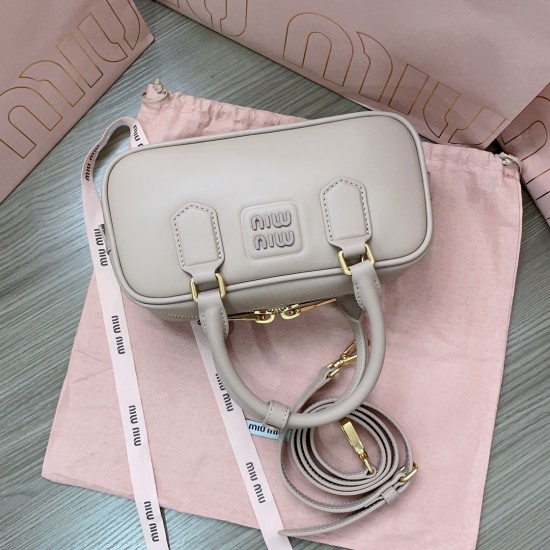MiuMiu D886930 MiuMiu D886930