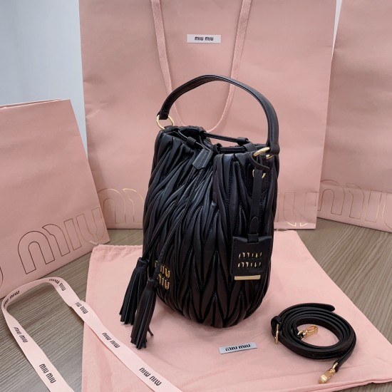 MiuMiu D886930 MiuMiu D886930