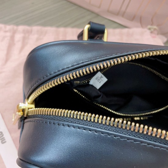MiuMiu D886930 MiuMiu D886930