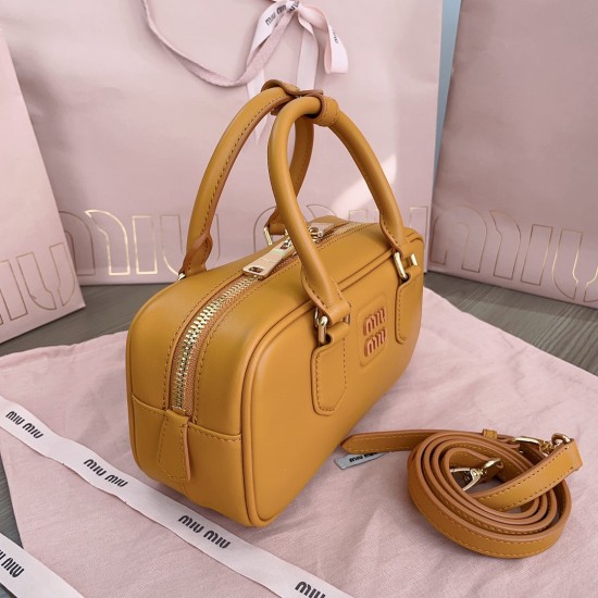 MiuMiu D886930 MiuMiu D886930