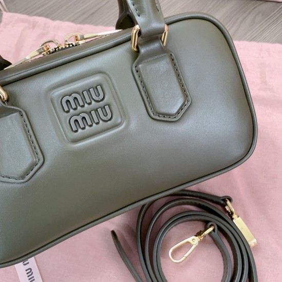 MiuMiu D886930 MiuMiu D886930