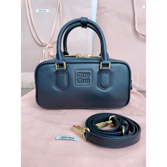 MiuMiu D886930 MiuMiu D886930