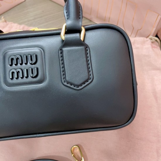 MiuMiu D886930 MiuMiu D886930