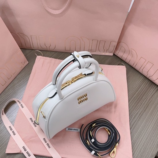 MiuMiu D886890 MiuMiu D886890