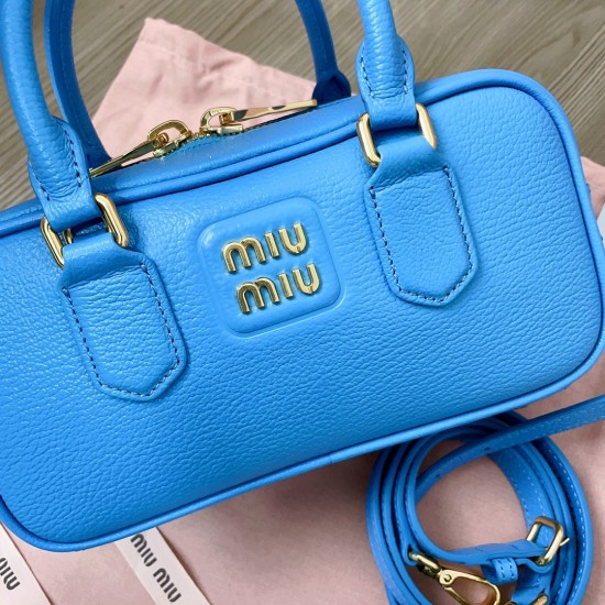 MiuMiu D886930 MiuMiu D886930