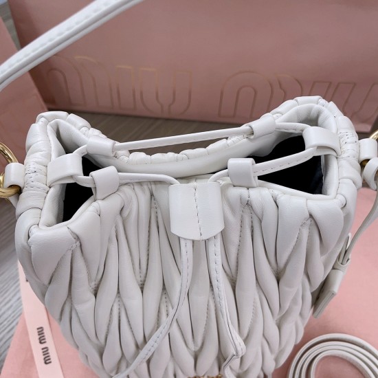 MiuMiu D886930 MiuMiu D886930