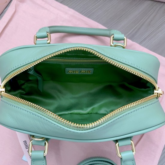 MiuMiu D886930 MiuMiu D886930