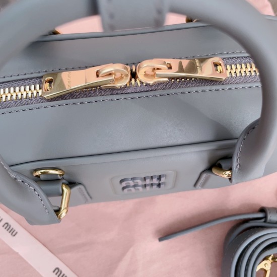 MiuMiu D886930 MiuMiu D886930
